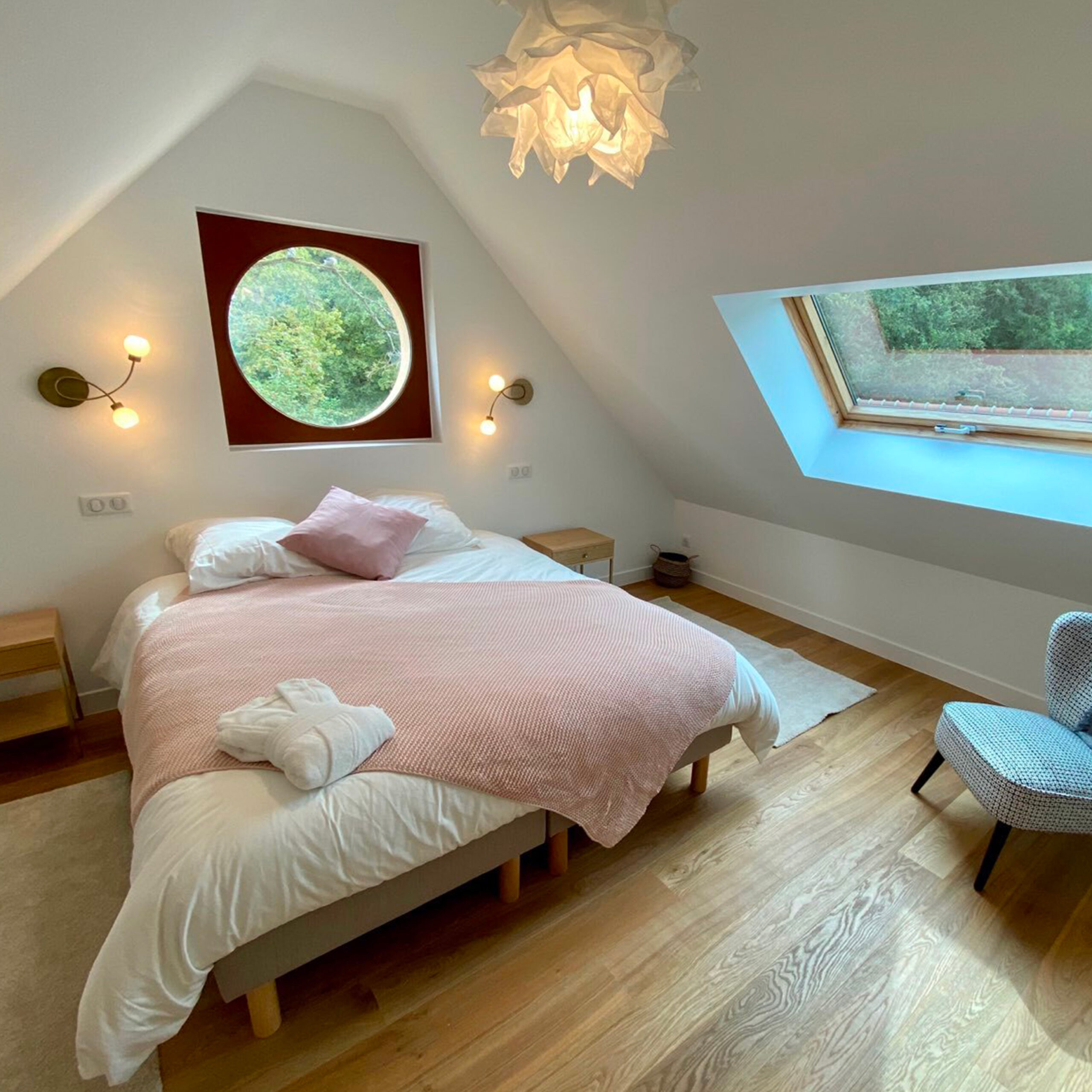 Chambre individuelle Osélience lumineuse et confortable avec vue sur la nature